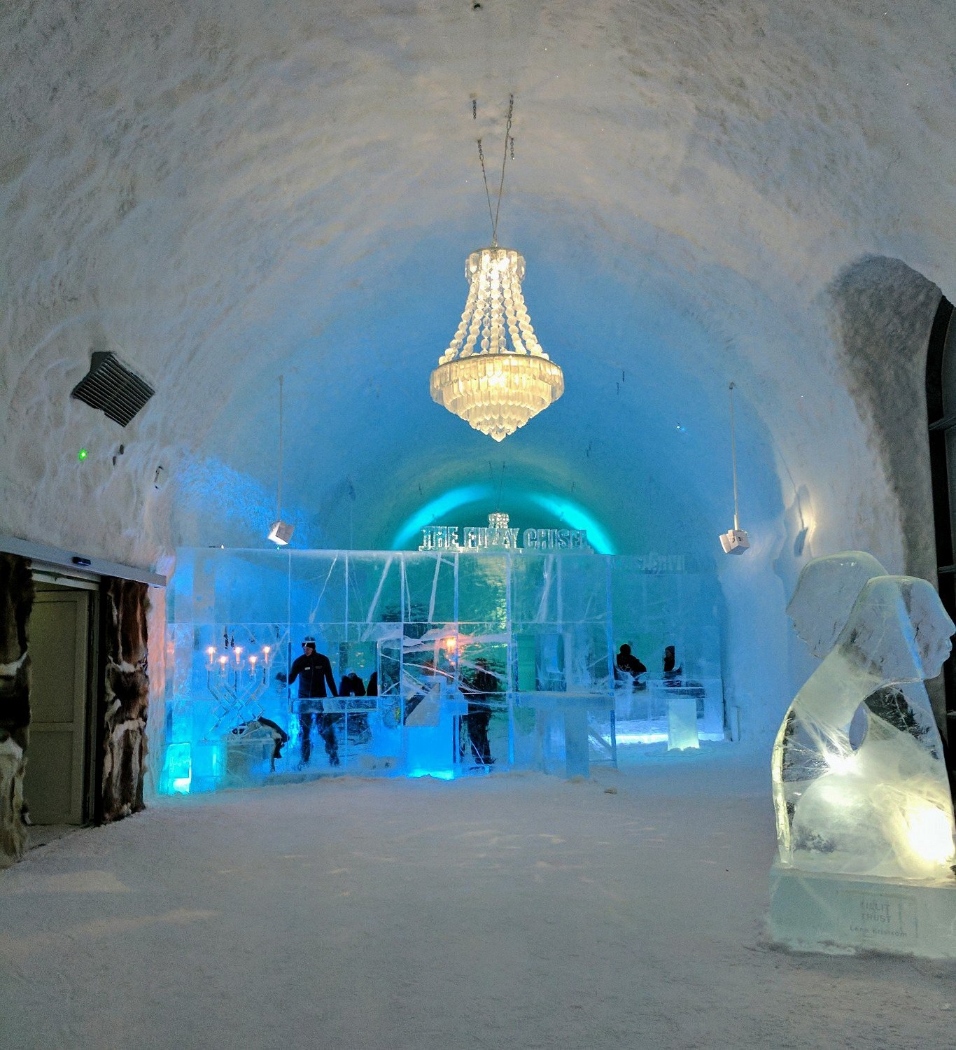 Ice Hotel (Suite (cold room) image 5
