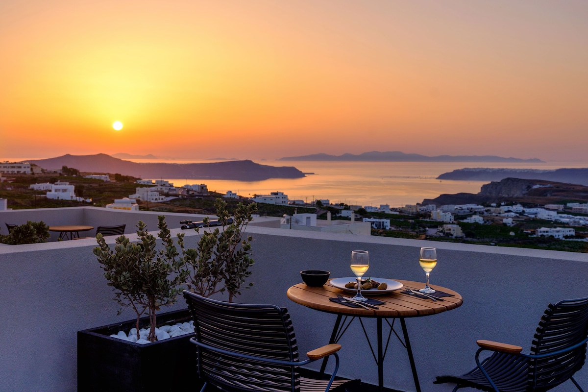 Apikia Santorini (Honeymoon Suite) image 9