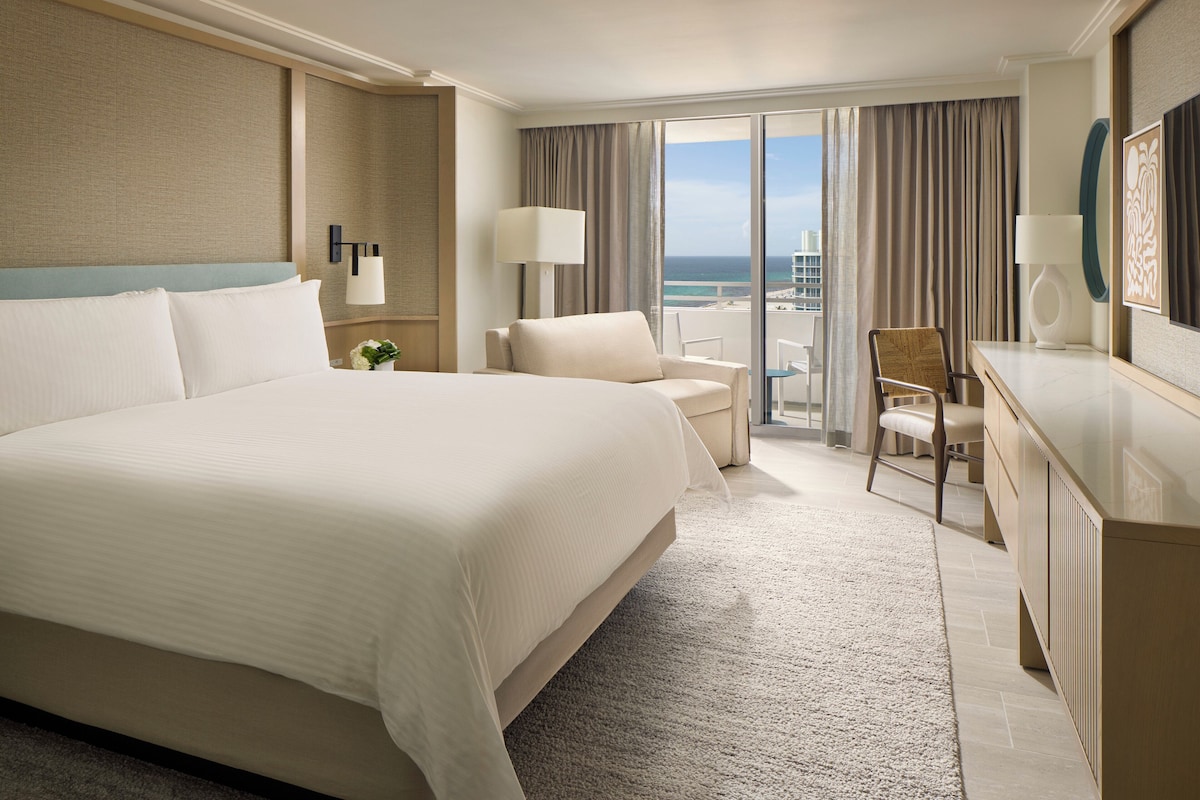 Loews Miami Beach (City View King) image 3