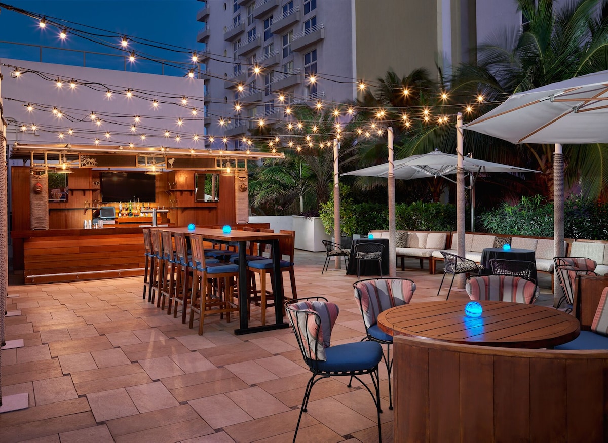 Loews Miami Beach (City View King) image 7
