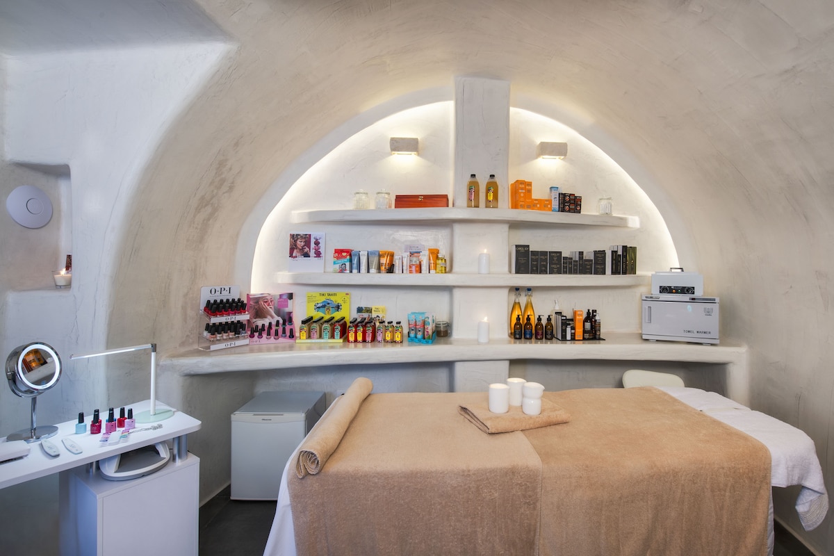 Athina Luxury Suites (Cave Honeymoon Suite) image 10