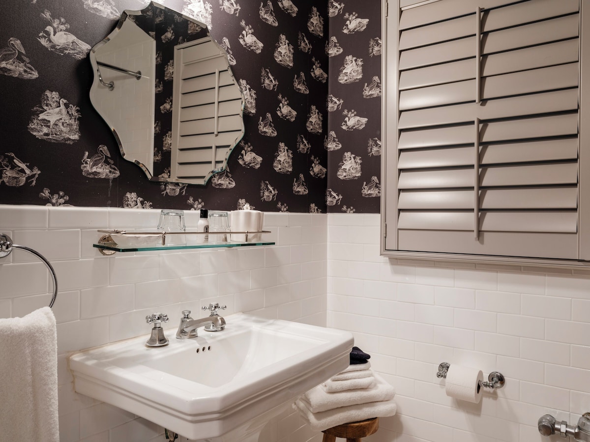 Maison Twenty Seven (Deluxe Room) image 5