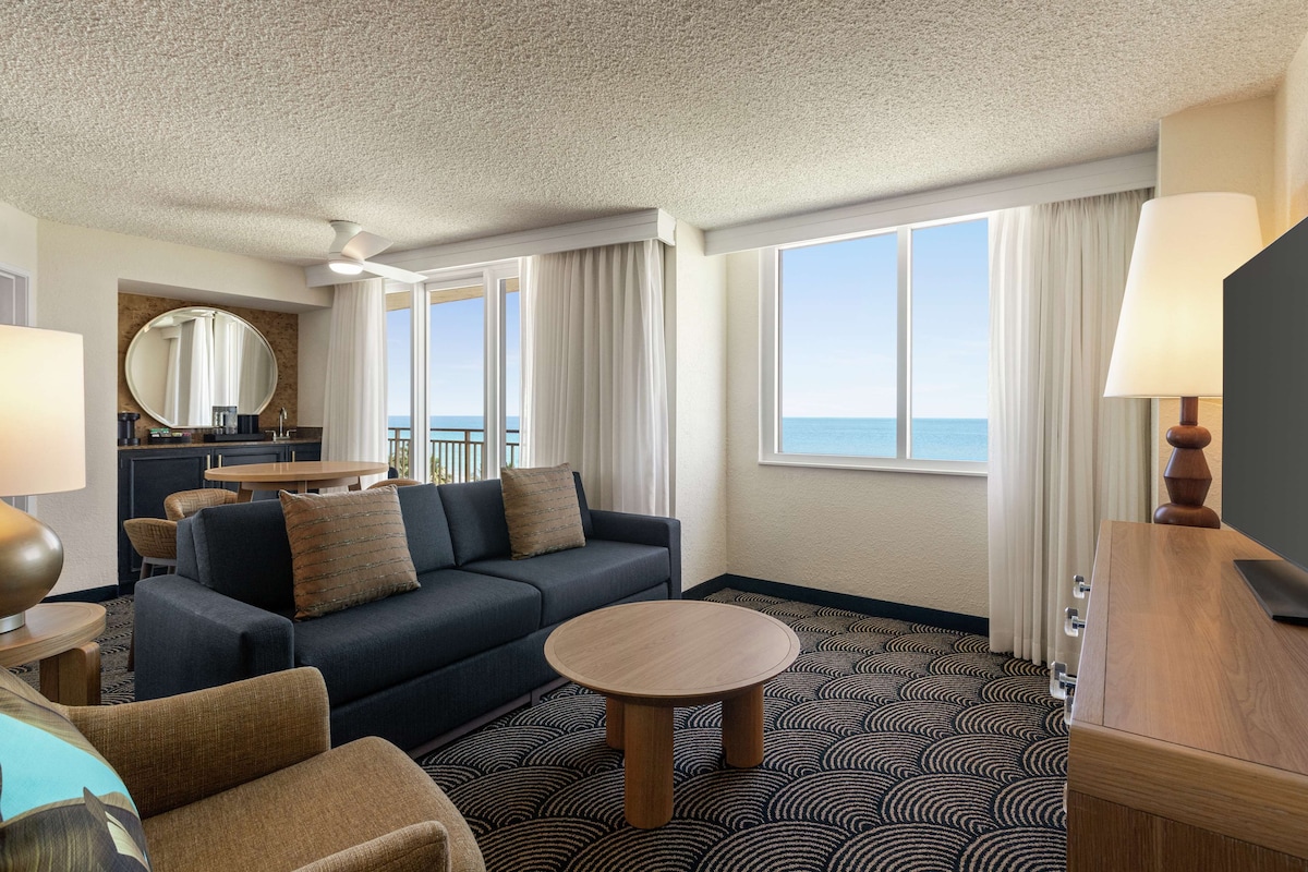 Embassy Suites Deerfield Beach (Deluxe Suite) image 4