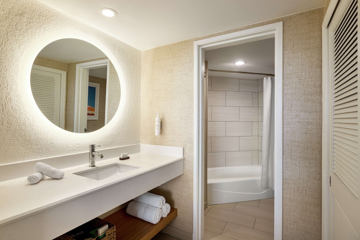 Embassy Suites Deerfield Beach (Deluxe Suite) image 5