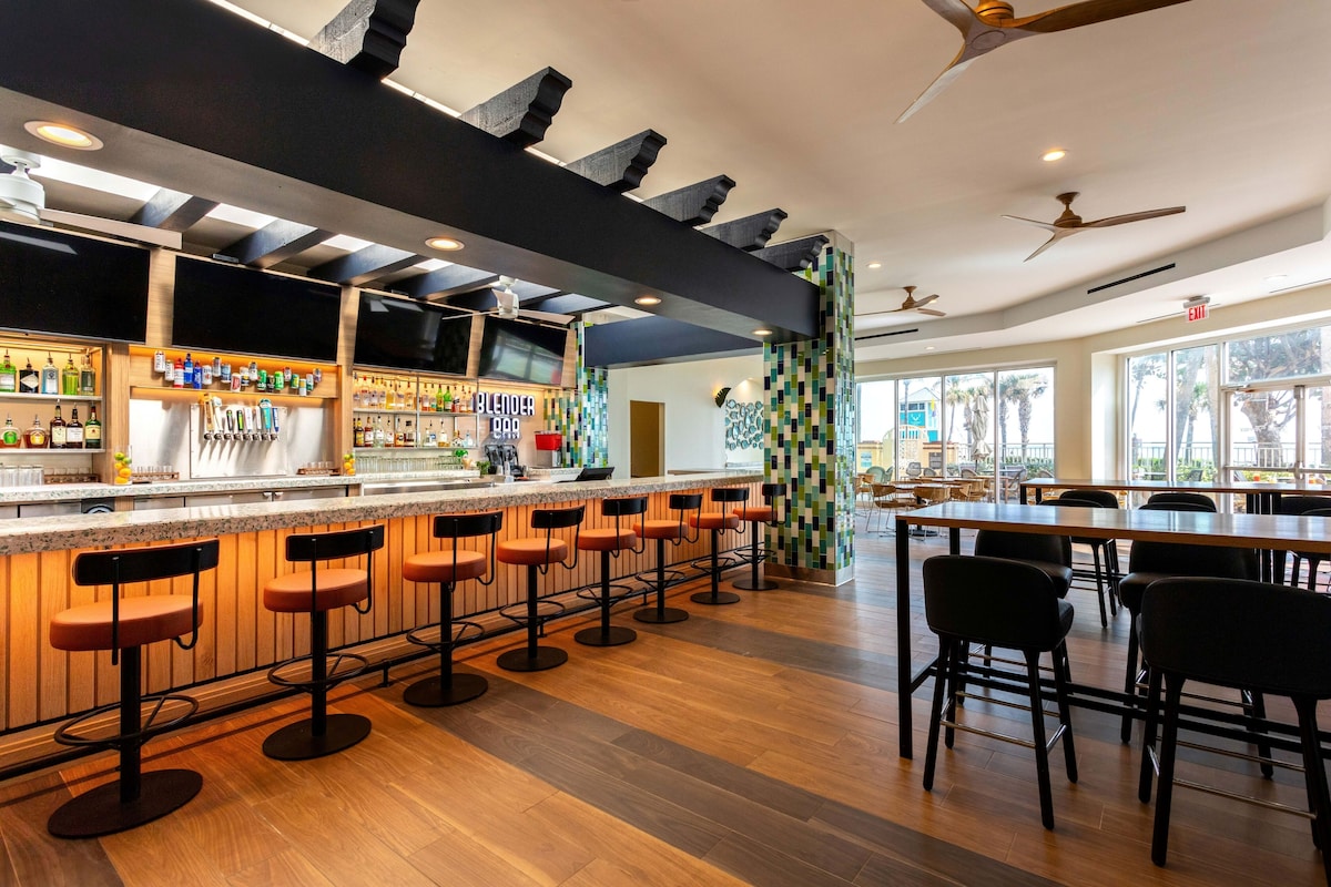 Embassy Suites Deerfield Beach (Deluxe Suite) image 6