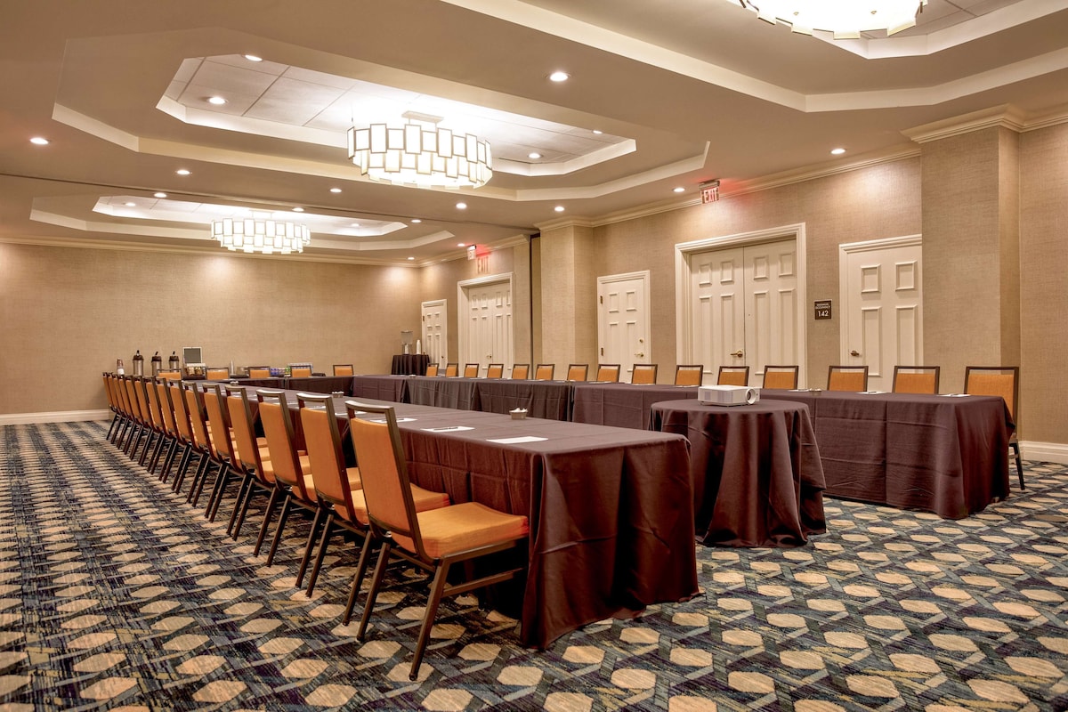 Embassy Suites Deerfield Beach (Deluxe Suite) image 7