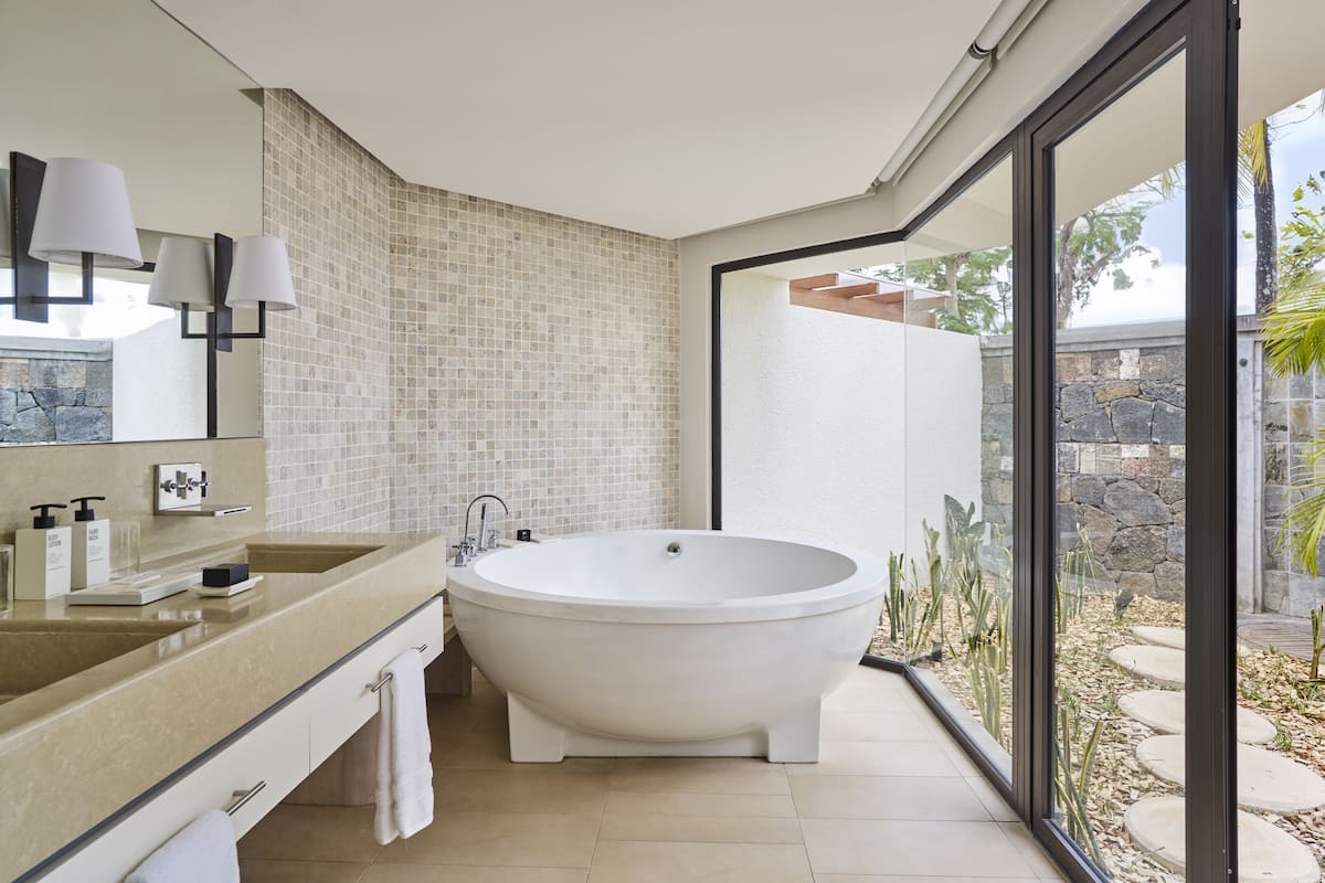 Villa (Prestige, 255sqm, King Bed), LUX Belle Mare image 3