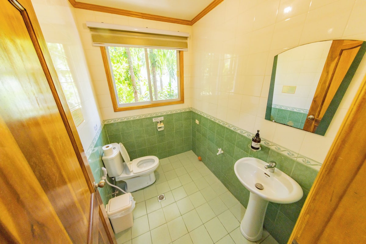 Luxury Villa, 1 Bed, Kitchen, Palms Cove Resort
 image 1