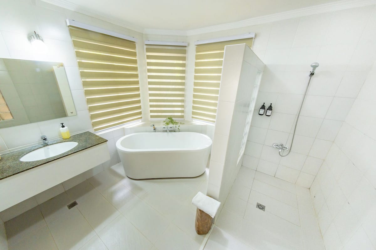 Luxury Villa, 1 Bed, Kitchen, Palms Cove Resort
 image 2