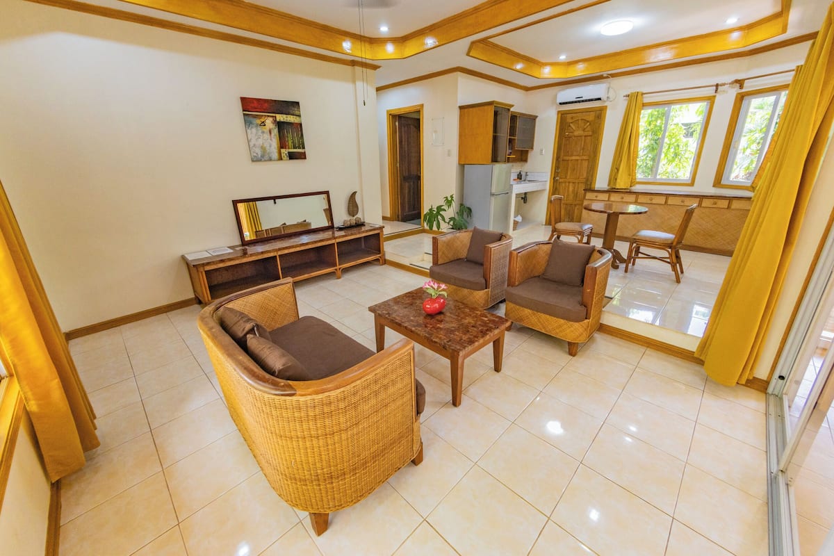 Luxury Villa, 1 Bed, Kitchen, Palms Cove Resort
 image 4