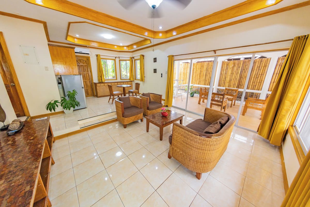 Luxury Villa, 1 Bed, Kitchen, Palms Cove Resort
 image 5
