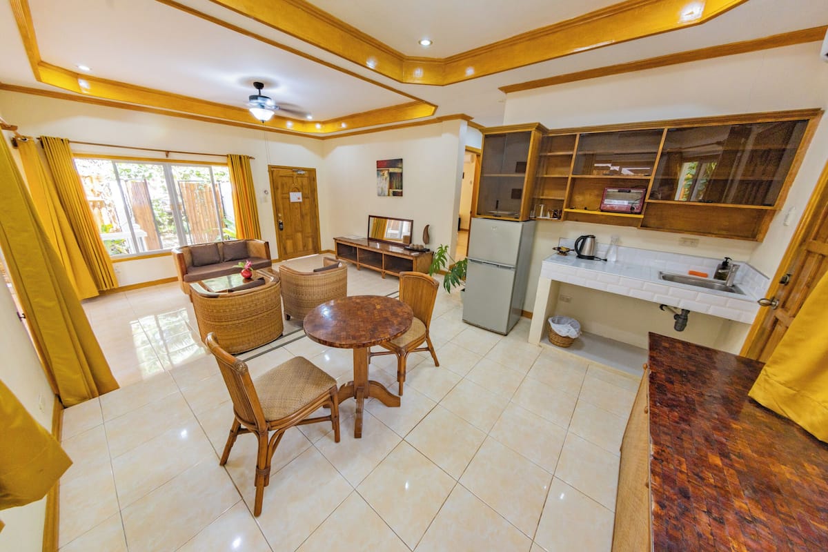Luxury Villa, 1 Bed, Kitchen, Palms Cove Resort
 image 6