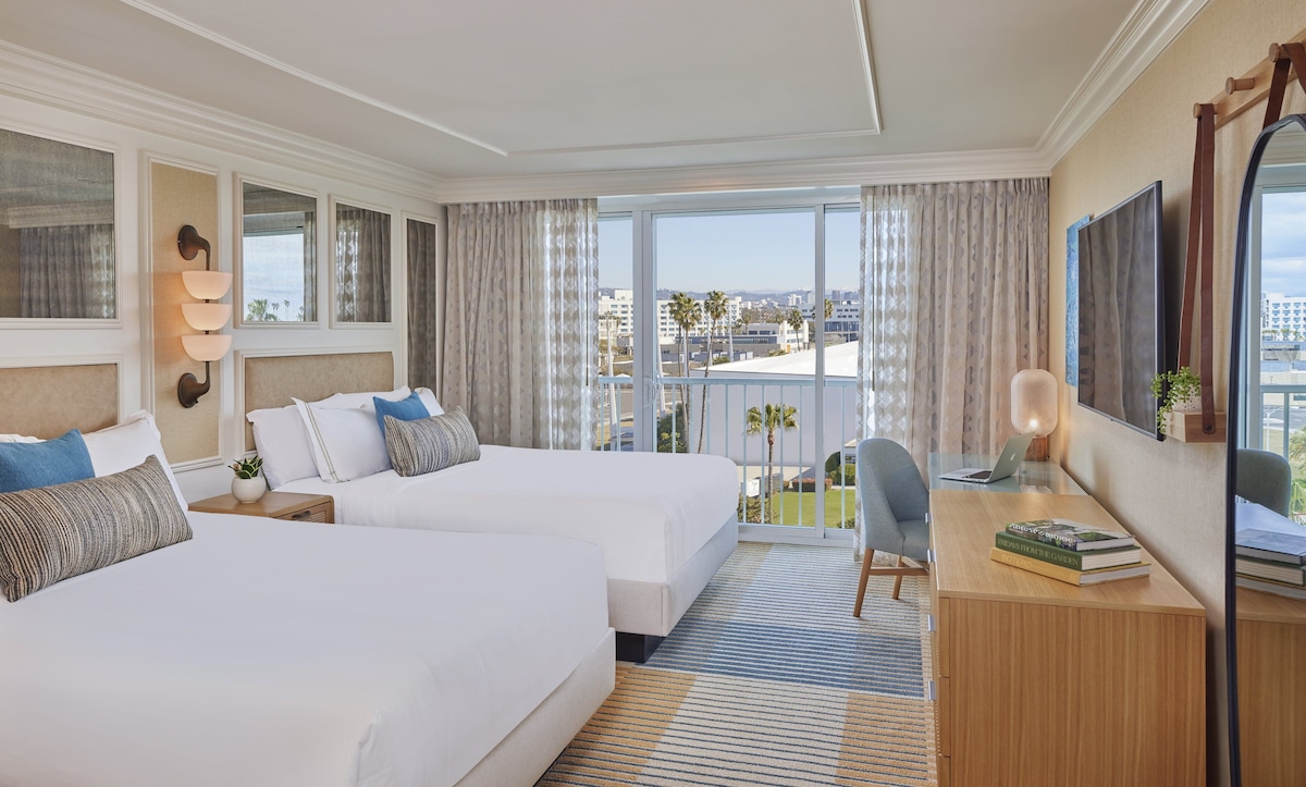 Viceroy Santa Monica (Pool View Two Queens) image 2