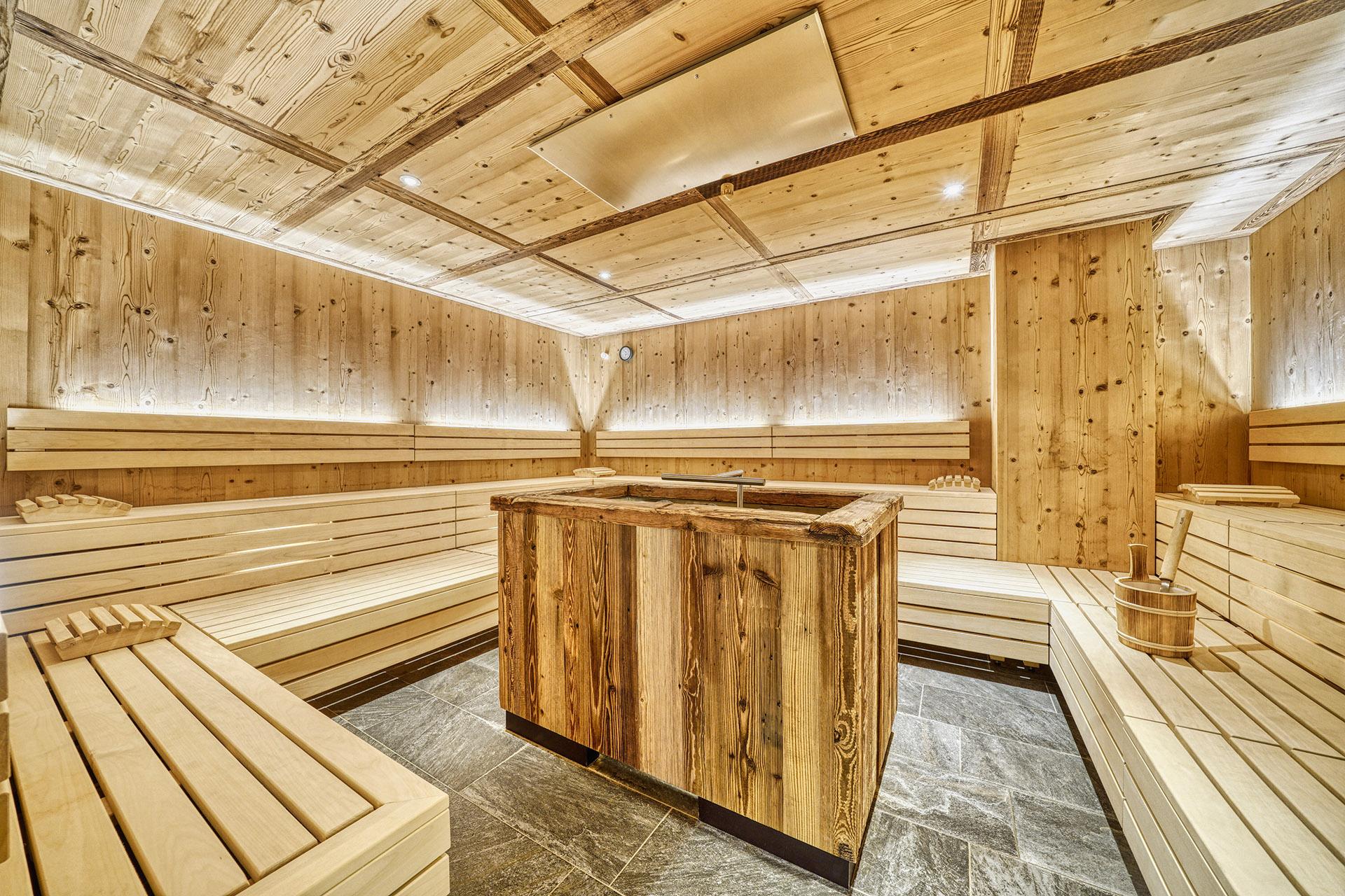 Hotel Pustertalerhof (Loft Suite with whirlpool) image 8
