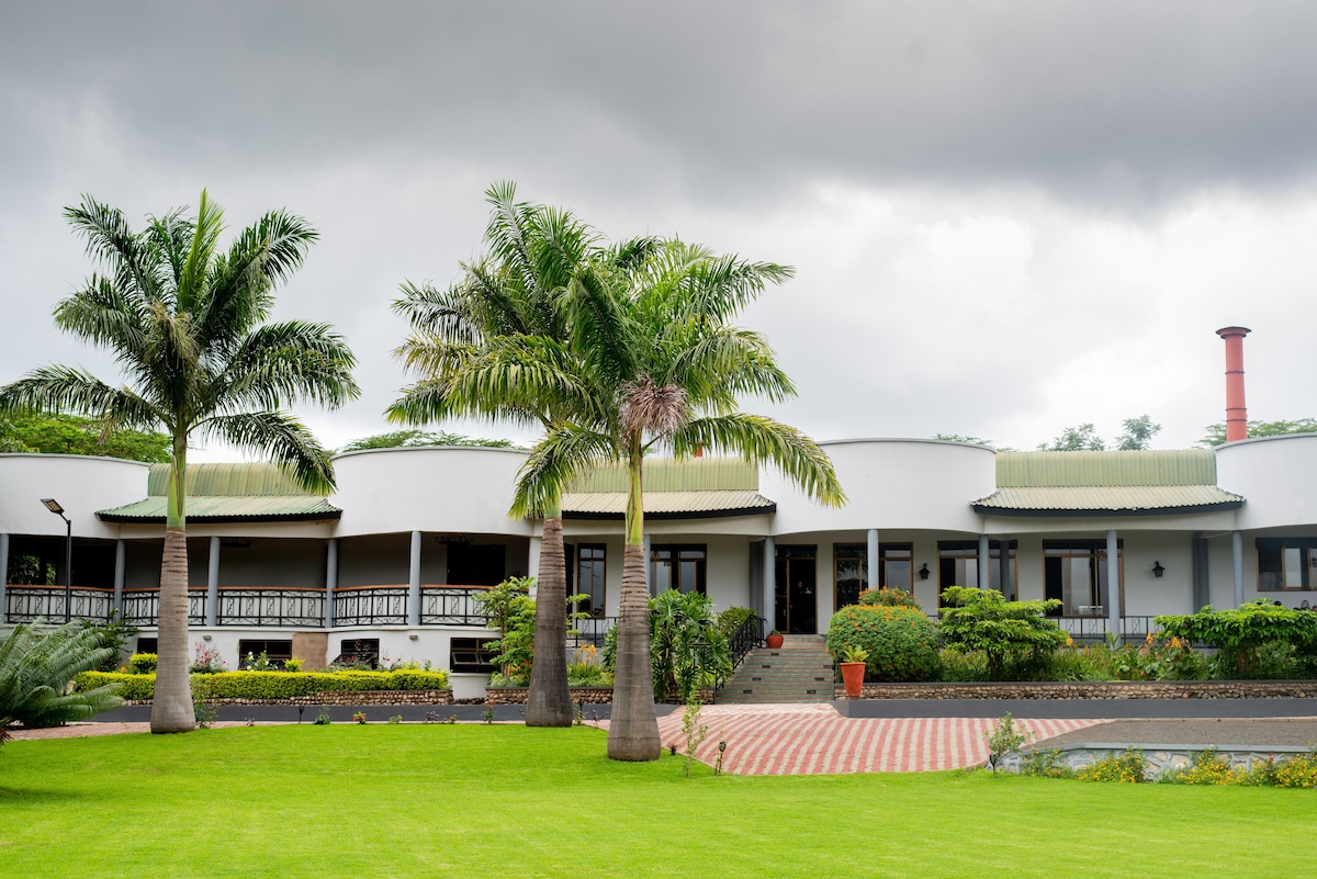 Forest Hill Hotel (Deluxe Room) image 1