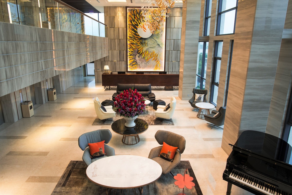 New Orient Hotel (Deluxe City View) image 5