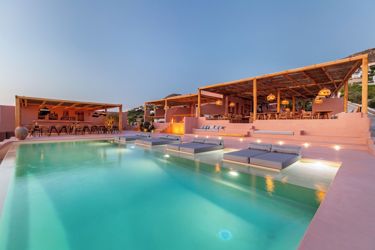 Akre Hotel for Adults (Queen Suite) image 7