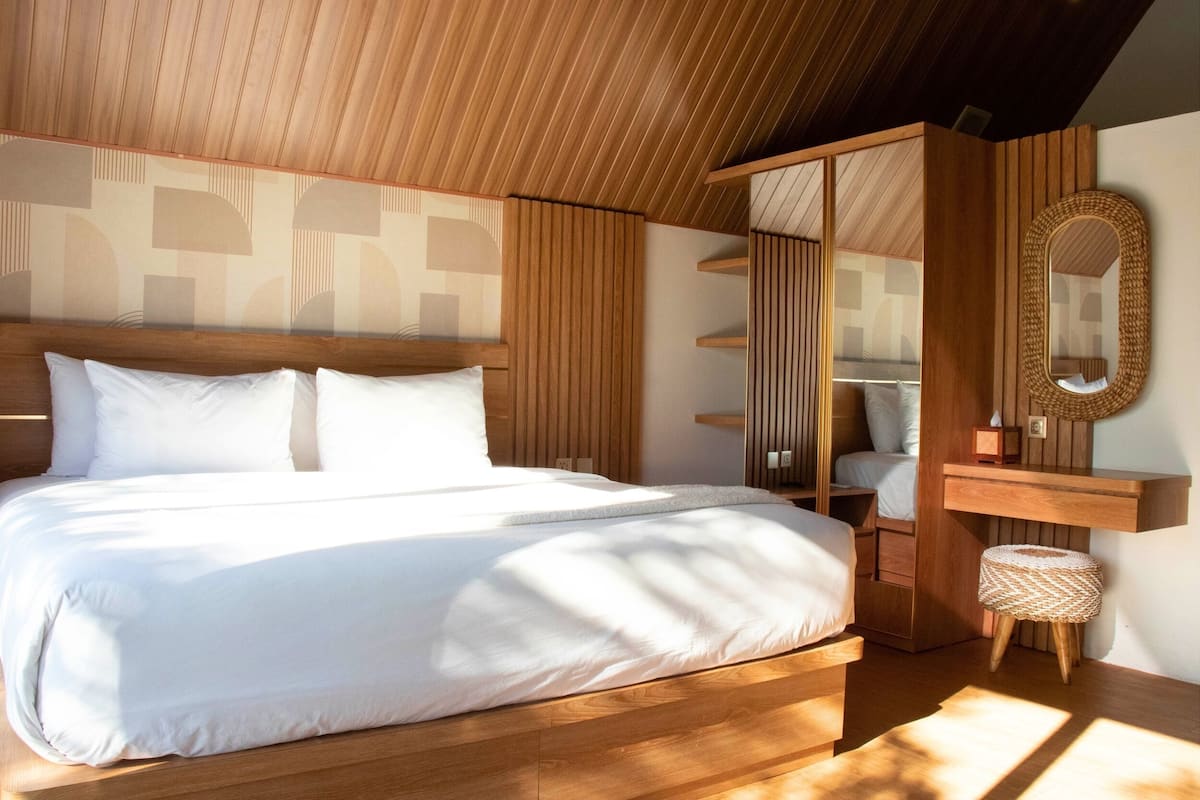 Luxury Double Room, 1 King Bed, Padi Villa Canggu
 image 7