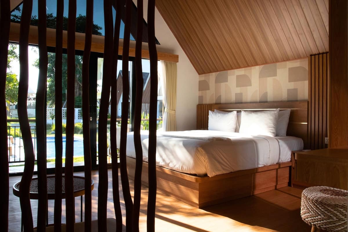 Luxury Double Room, 1 King Bed, Padi Villa Canggu
 image 8