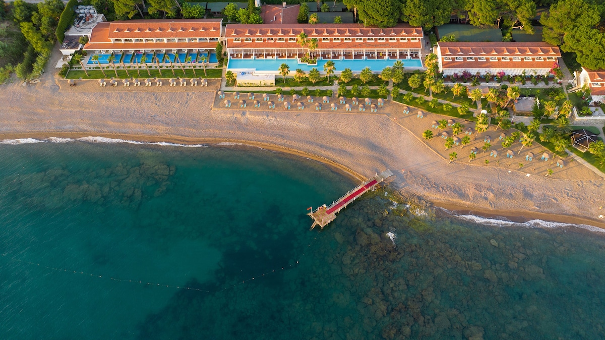 Flora Garden Hotel (Deluxe Sea View) image 1
