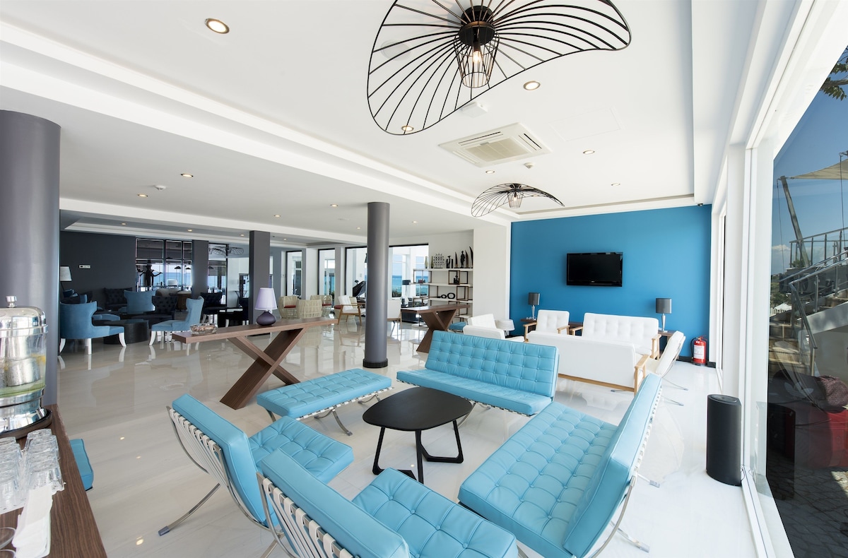 Flora Garden Hotel (Deluxe Sea View) image 2