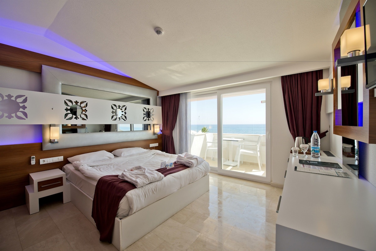 Flora Garden Hotel (Deluxe Sea View) image 4