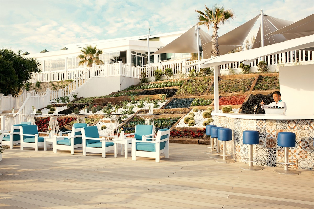 Flora Garden Hotel (Deluxe Sea View) image 8