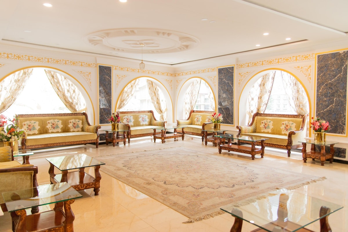 Jovial Gold - Deluxe Double Room image 4
