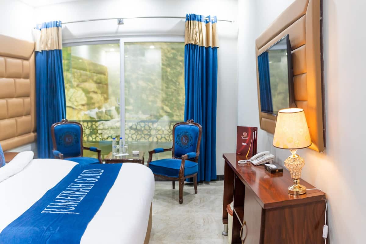 Jovial Gold - Deluxe Double Room image 6