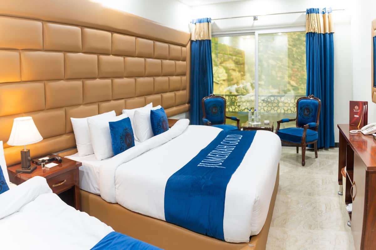 Jovial Gold - Deluxe Double Room image 7