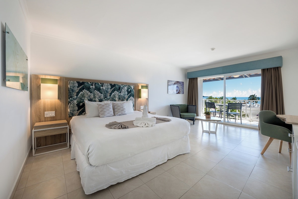 Playa Blanca Beach Resort (Room with Sea View) image 4