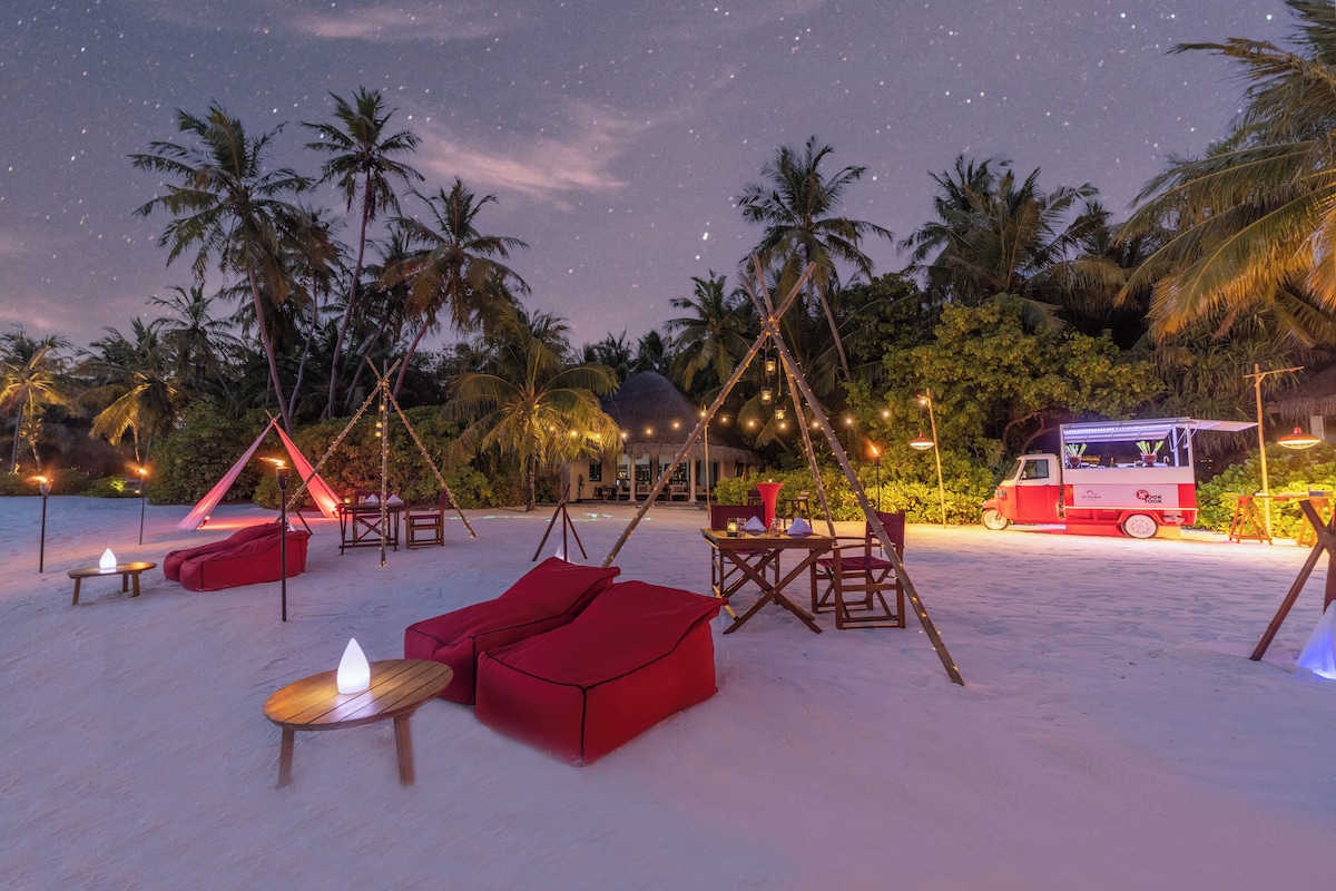 Niyama Private Islands (Deluxe Beach Villa) image 5