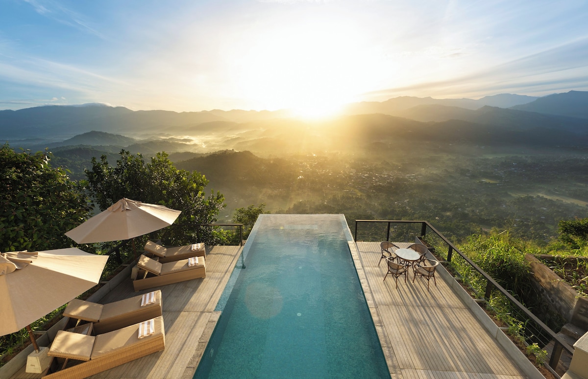 W15 Ambuluwawa (Double Room with Mountain View) image 3