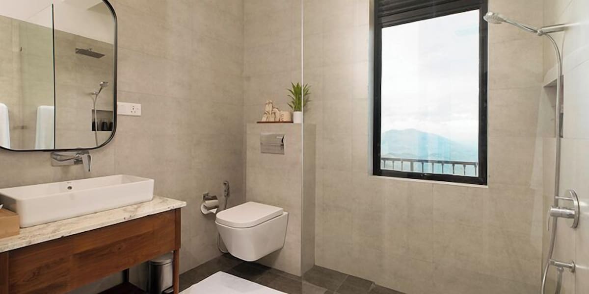W15 Ambuluwawa (Double Room with Mountain View) image 7