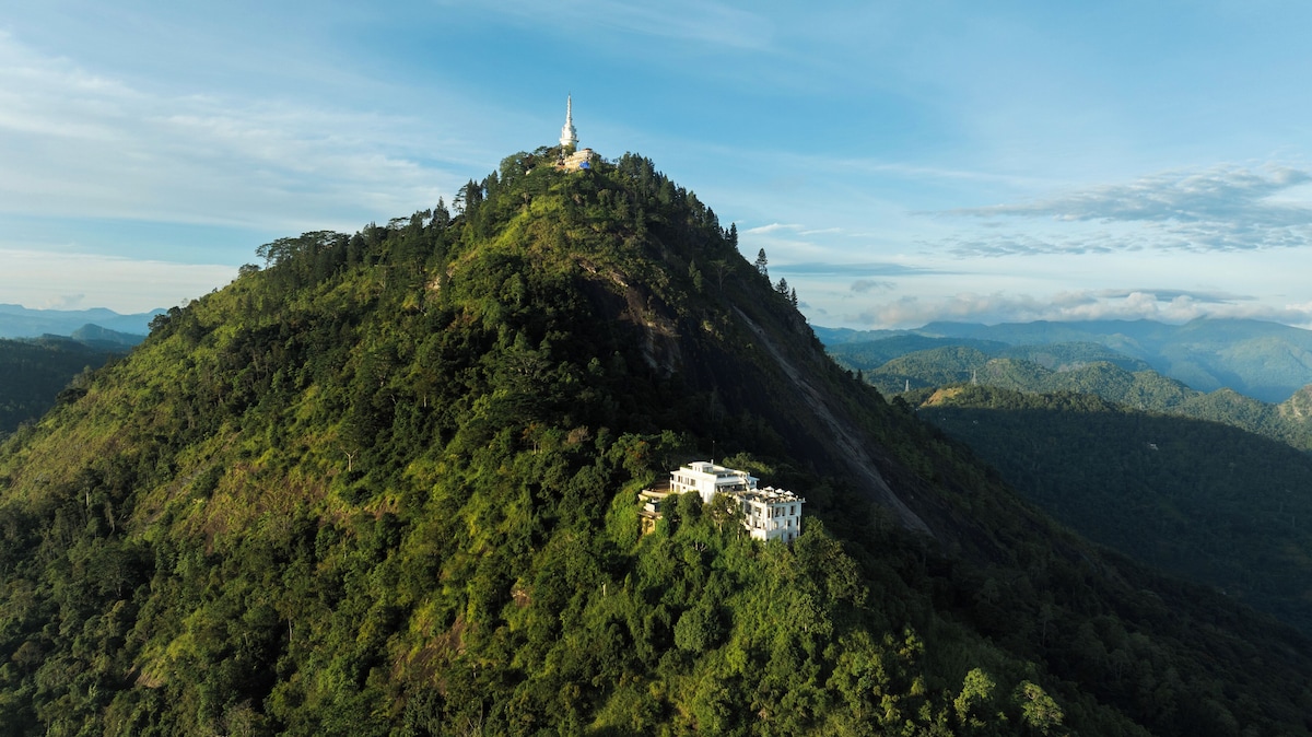 W15 Ambuluwawa (Double Room with Mountain View) image 10