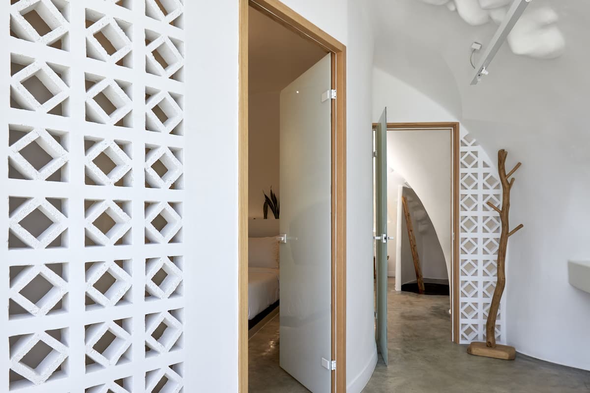 Grand Suite, 2 Bed, Theano Cave Suites & Villas
 image 2