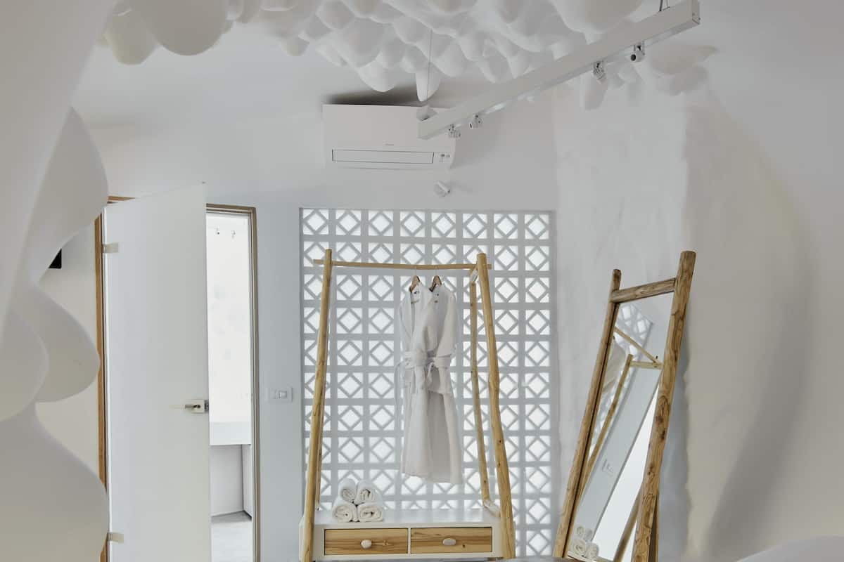 Grand Suite, 2 Bed, Theano Cave Suites & Villas
 image 7
