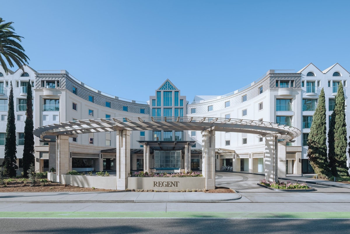Suite, 1 Bedroom, City View Regent Santa Monica  image 2