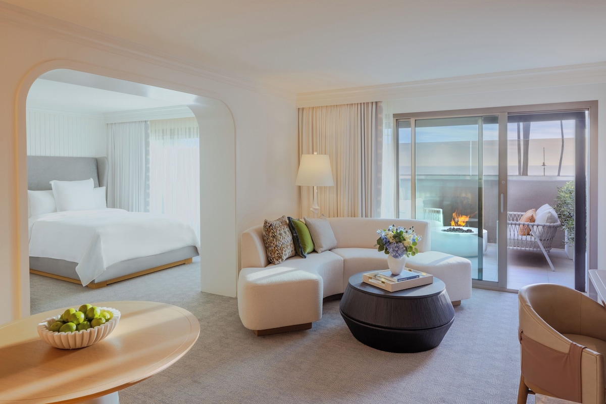 Suite, 1 Bedroom, City View Regent Santa Monica  image 3