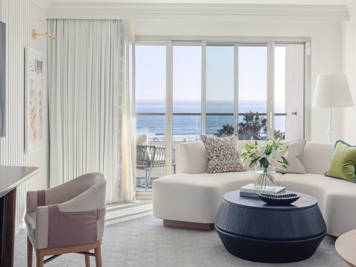 Suite, 1 Bedroom, City View Regent Santa Monica  image 4