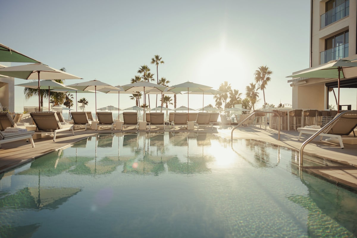 Suite, 1 Bedroom, City View Regent Santa Monica  image 5