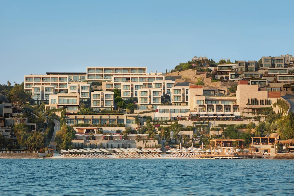 The Bodrum EDITION (Deluxe King Room) image 1