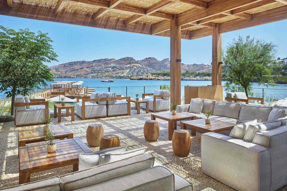 The Bodrum EDITION (Deluxe King Room) image 6