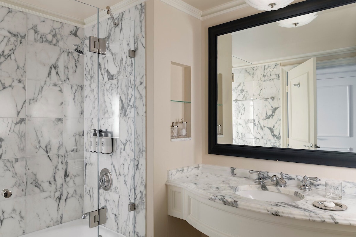 Superior Room Langham Huntington image 4