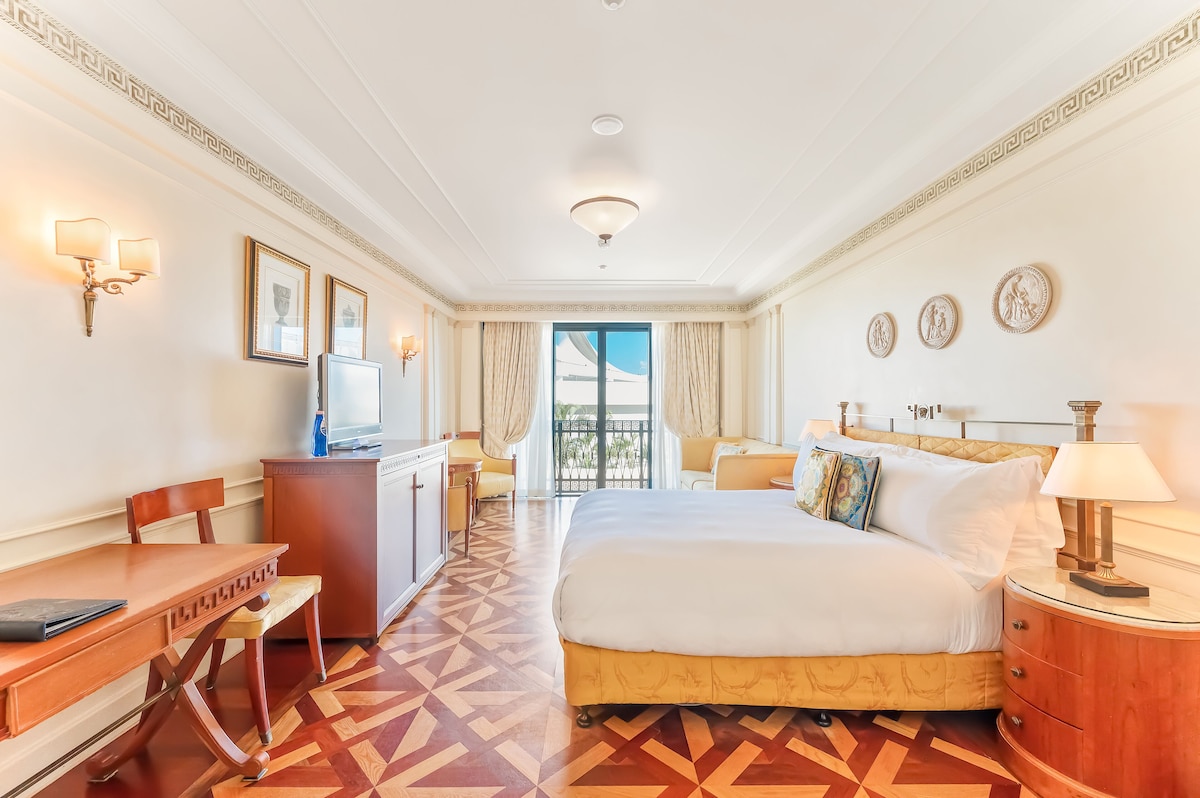 Imperial Hotel Gold Coast (Superior King Room) image 3