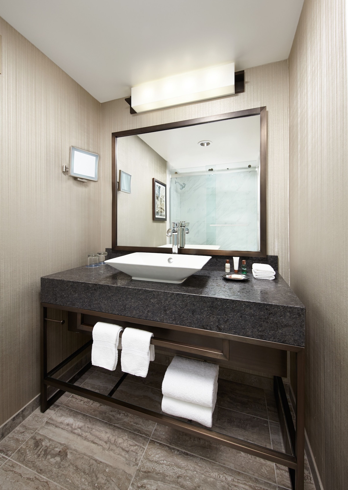 Traditional Room Sheraton Gateway image 3