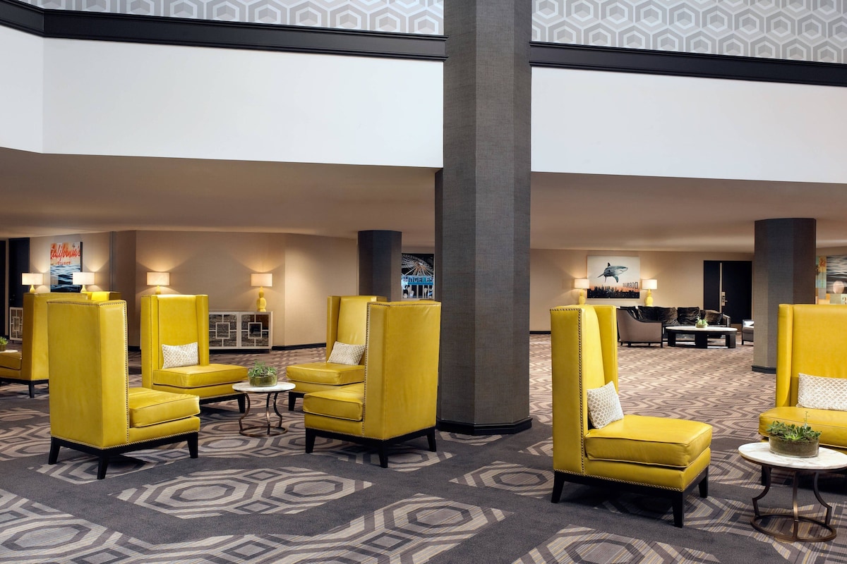 Traditional Room Sheraton Gateway image 4