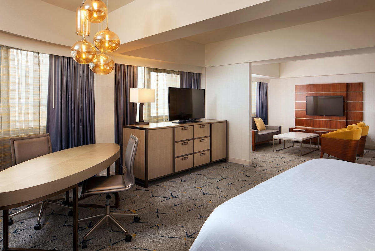 Traditional Room Sheraton Gateway image 5