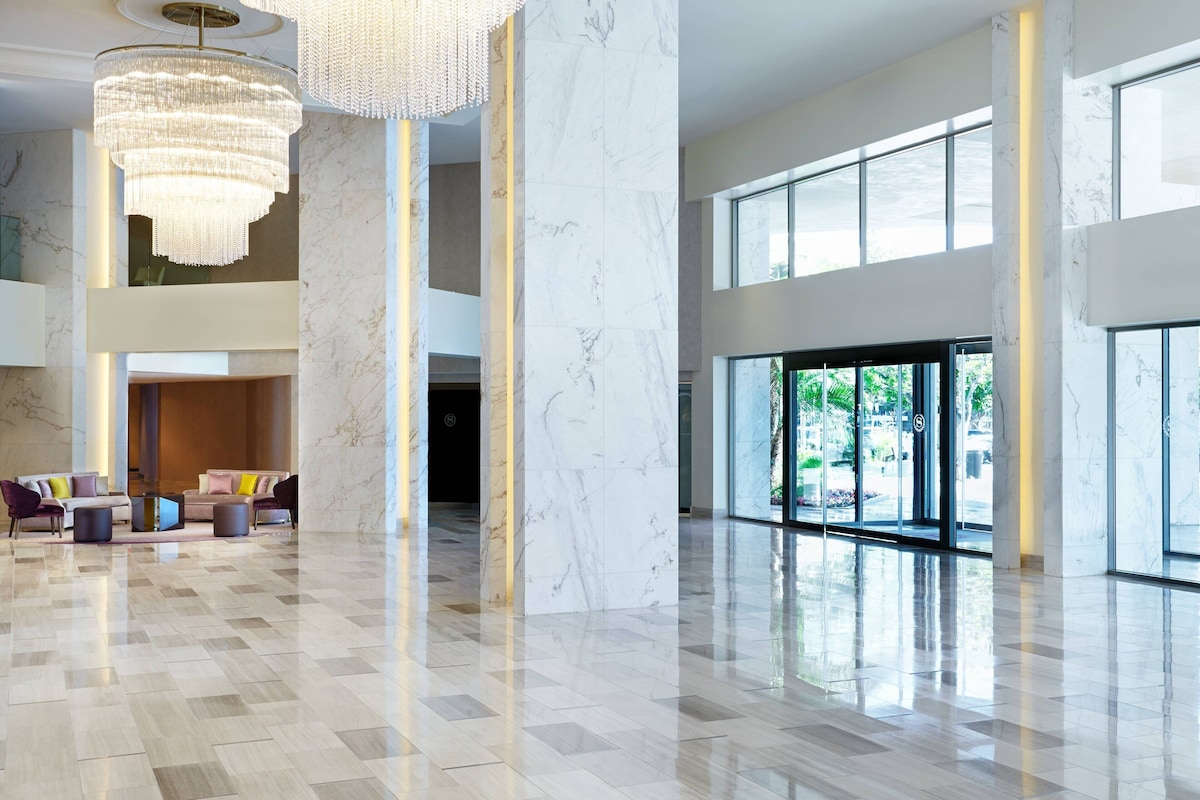 Traditional Room Sheraton Gateway image 10