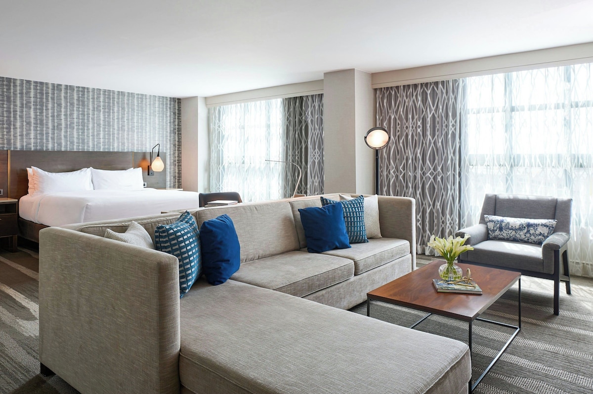 Executive Suite Renaissance Los Angeles image 2